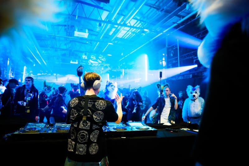 AVIA performing