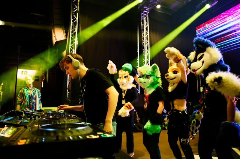 AVIA performing