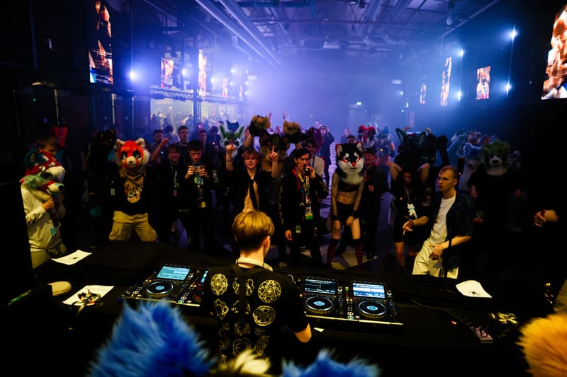 AVIA performing